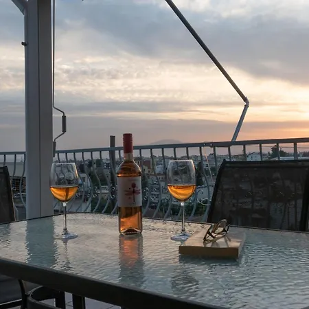 Etherial Comfy House 2 Apartment